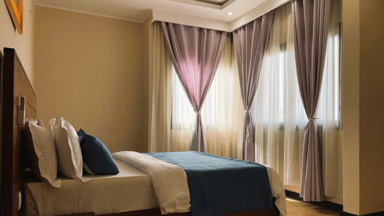 Sky Kenako Hotel Kribi Luaran gambar