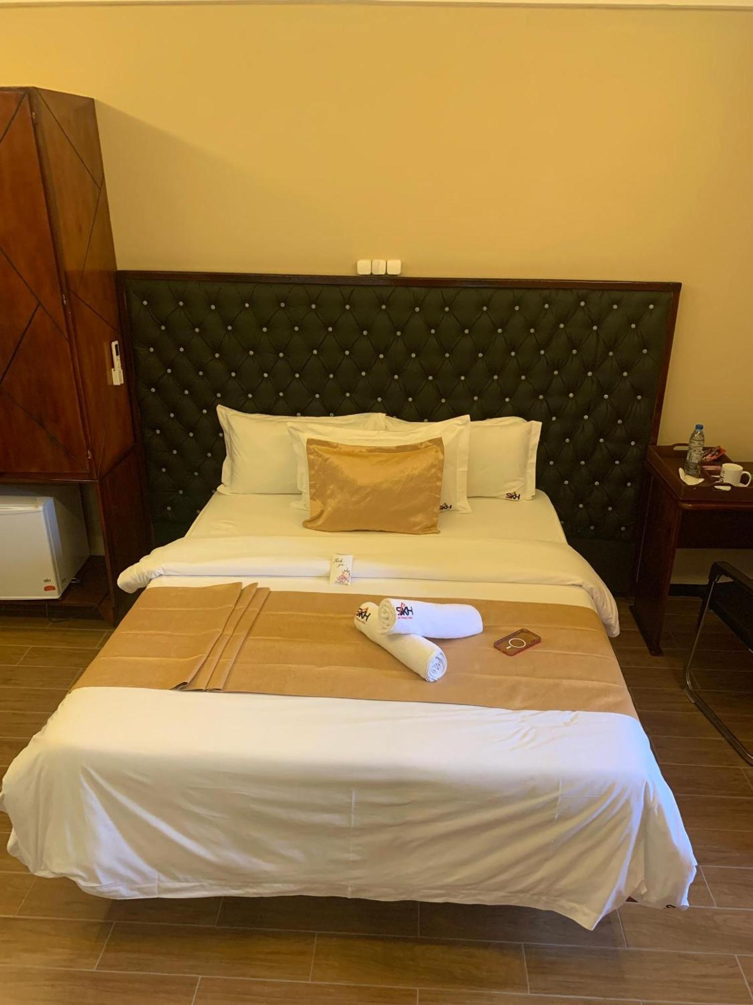 Sky Kenako Hotel Kribi Luaran gambar